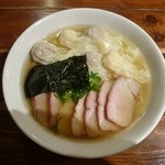 支那そば 八雲 - 2015年10月　チャーシュー特製ワンタン麺　白だし　1300円