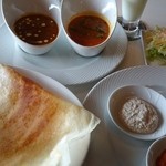 南インド料理　ＣＨＥＮＮＡＩ - 「チーズドーサセット」と「ラッシー」