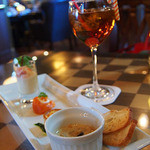 テディ・ルーズヴェルト・ラウンジ - アペタイザーとカクテルのセット（￥1900）