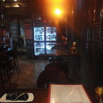 世界のビール B-Spot - 窓際のテーブル席