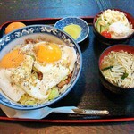 ハッピー食堂 - チャーシュー丼。900円