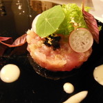 ポエシア - 千葉産本ヨコのタルタル キャビア添え ワサビのソース
      