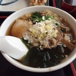 好美 - 15.11.Cセットの半ラーメン、しっかり具が入っている