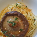 クッチーナ イタリアーナ ガッルーラ - 2015.12　椎茸のステーキとカラスミのアーリオ・オーリオ