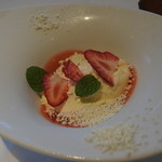 クッチーナ イタリアーナ ガッルーラ - 2015.12　苺のスープ、ホワイトチョコのジェラート