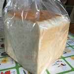 むぎこ製パン所 - 食パン(8枚切)280円。