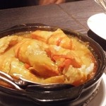 悅品中餐廳 - 春雨と海老の土鍋煮込み　420元（約1,680円）