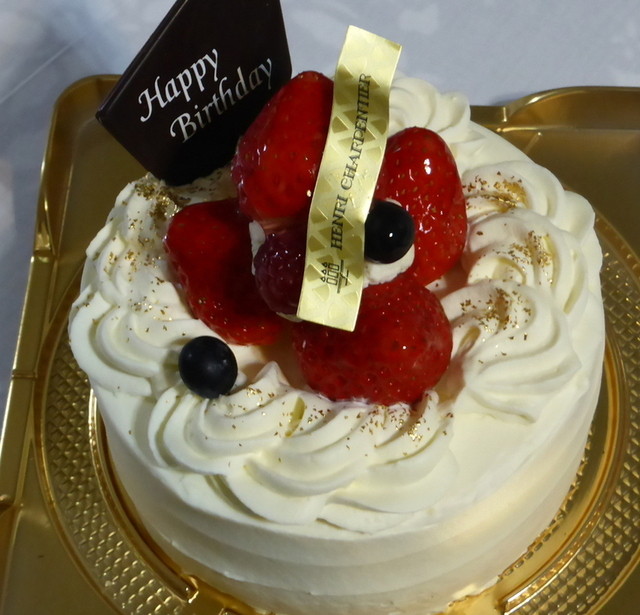 バースデーケーキって どうしてこんなにおいしいの 笑 By 行列のできる アンリ シャルパンティエ 柏髙島屋店 Henri Charpentier 柏 ケーキ 食べログ