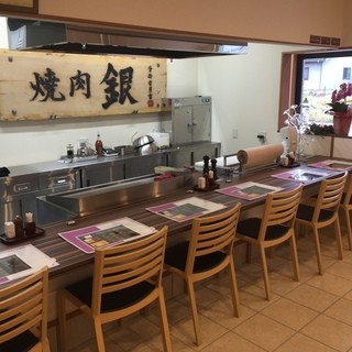 At the counter seats, you can enjoy live Teppan-yaki!