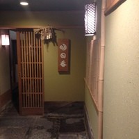 明日香 北千住店 - 入口はひっそり気味