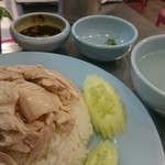 カオマンガイ並、パクチーは食べ放題