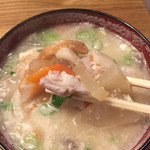 ごはんカフェ きなこ - 2015.12.5　◎粕汁◎
      具沢山♪
      プラス100円はこの時期の極上の必須アイテム！
      しかも、実家が酒屋さんでその酒粕で作る粕汁は、
      めちゃくちゃ美味しい♪