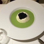 レストラン アラジン - カリフラワーのババロアとブロッコリーのヴルーテ　キャビアをのせて 2015-12