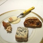 レストラン アラジン - エポワース2種　超熟成と普通のもの、ロックフォール　2015-15