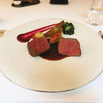 ドミニク・ブシェ トーキョー - 蝦夷鹿 ビーツのピュレ 秋の味覚　ソース・ポワーヴル