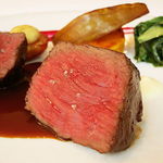 ドミニク・ブシェ トーキョー - 蝦夷鹿 ビーツのピュレ 秋の味覚　ソース・ポワーヴル