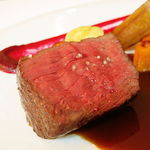 ドミニク・ブシェ トーキョー - 蝦夷鹿 ビーツのピュレ 秋の味覚　ソース・ポワーヴル