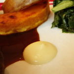 ドミニク・ブシェ トーキョー - 蝦夷鹿 ビーツのピュレ 秋の味覚　ソース・ポワーヴル