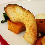 ドミニク・ブシェ トーキョー - 蝦夷鹿 ビーツのピュレ 秋の味覚　ソース・ポワーヴル