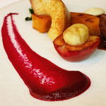 ドミニク・ブシェ トーキョー - 蝦夷鹿 ビーツのピュレ 秋の味覚　ソース・ポワーヴル