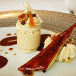 ドミニク・ブシェ トーキョー - プラリネのパルフェとバナナのキャラメリゼ　温かいショコラのソース