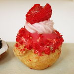 ドミニク・ブシェ トーキョー - フランボワーズのシュークリーム