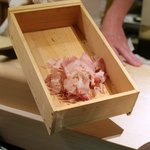 寿しの吉乃 - 削り節を巻物に