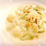 オステリア　オルカドーロ - 紅ずわい蟹、かぶのクリームソース、ほうれん草を練りこんだタリアッテッレ