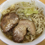 ラーメン二郎 - ラーメン 700円　麺半分・ヤサイ少なめ・ニンニク