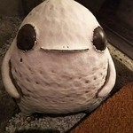 神保町 傳 - （2015/12  訪問）入口に、新たにこんな置物が。