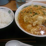 Hidaka ya - チゲみそラーメン590円と半ライス100円