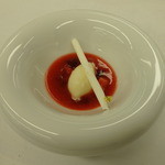 ロオジエ - いちごのスープ仕立て、いちごのコンポート、しょうがとレモンのソルベ
