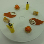 ロオジエ - サフラン　蕪のスライス
      パルメジャンチーズの薄焼き、リコタチーズ　トリュフ
      パプリカのムース　レモンほか
      ポークのクリーム、柿のコンポート添え