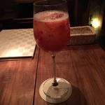 blanDouce bar&kitchen - 苺と桃のシャンパーニュ★
            果実感たっぷり！