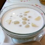 TOUKAI - フレッシュフルーツと白玉入りタピオカココナッツミルク