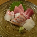 味人 - お造り：平目、アジ、ヨコワ、真鯛