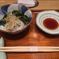 銀座 久兵衛 銀座本店 - 配膳