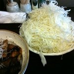 梅セットについてくる大盛りのキャベツ