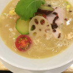 鶏パイタン醤油ベジSOBA