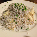 アンコラ - たっぷりしらすの温製アンチョビキャベツ