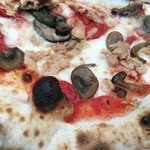 ピッツェリア ブラチェリア チェザリ - 日替わりキノコのピッツァ