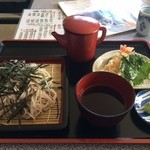 どんどん亭 - えび天ざるそば（740円）