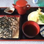 どんどん亭 - えび天ざるそば大盛（940円）