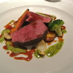 ラ・トルテュ - トムラウシ産ジャージー牛
      ランプステーキ、カフェ・ド・パリ風