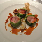 ラ・トルテュ - 山ウズラのキャベツ包み
      ノイリー酒のソース
      