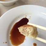 HOUSE OF WONG RESTAURANT - 謎の液体+醤油＝餃子のたれになった！