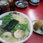 元祖　志免三洋軒 久山店 - 大盛ラーメン650円、おにぎり200円