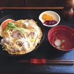 処屯 - 国産鴨と赤卵のいとこ丼。青森産だそう