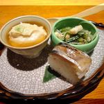 宗 - 突出し(湯葉、水菜のお浸し、さんまの押し寿司)