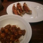 タンメン トナリ - 100円の餃子と120円のミニ麻婆豆腐丼